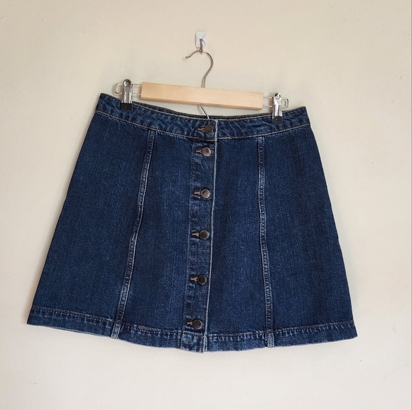 Topshop Dresses & Skirts - Topshop Full Button Closure Dark Wash Denim Skirt size 30
